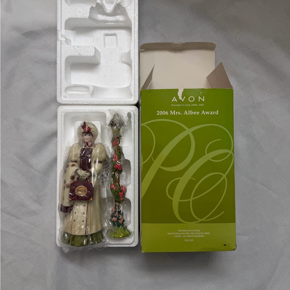 Avon 2006 Mrs. Albee Award Figurine with Burgundy and Cream Accents